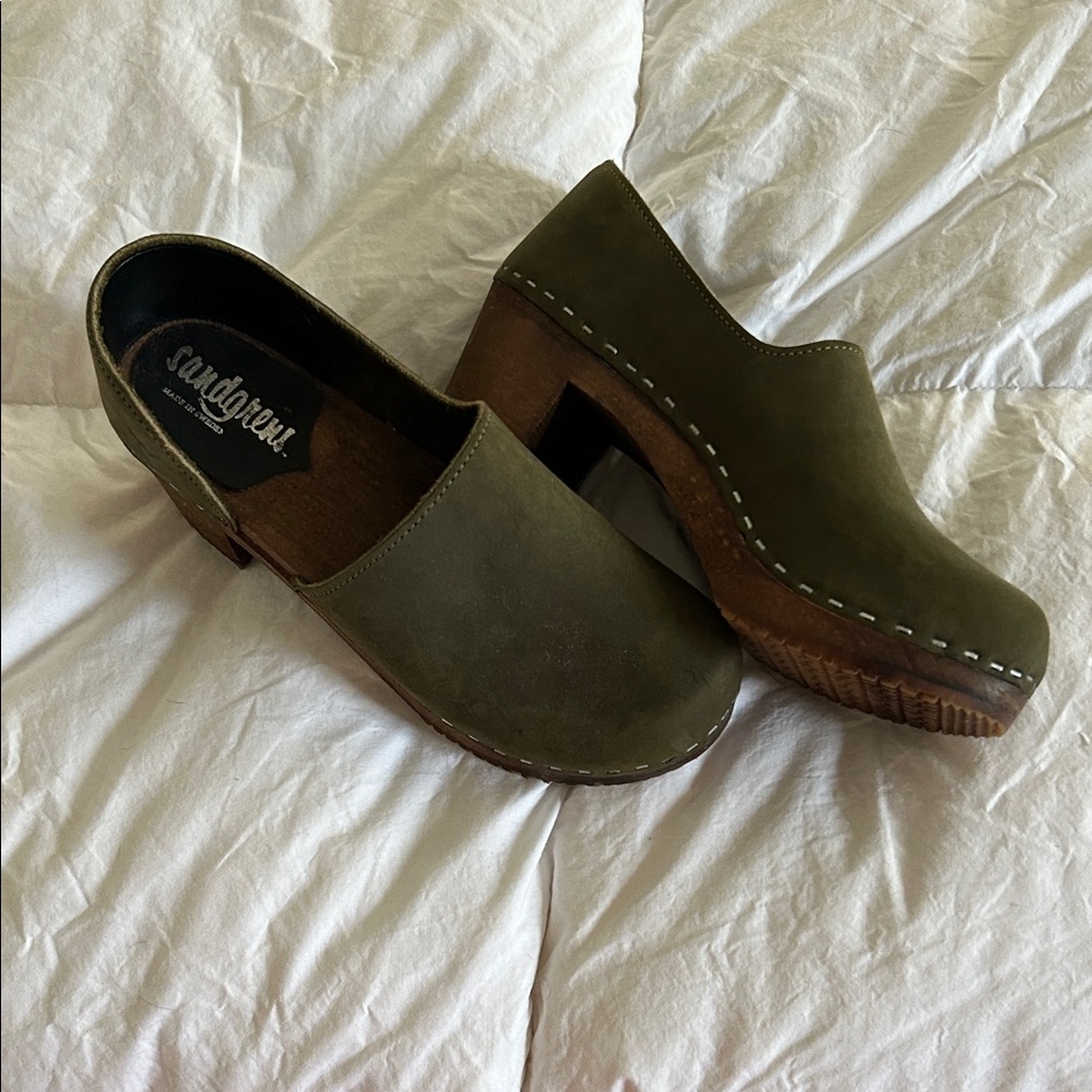 Sangrew Olive Green Women's Clogs